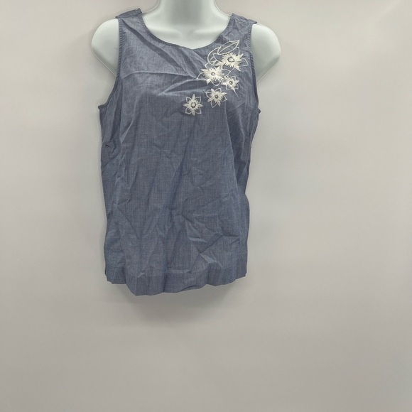 Ann Taylor Women's XS Blue and White Embroidered Tank Top with Back Ties – Prelo - Picture 3 of 3
